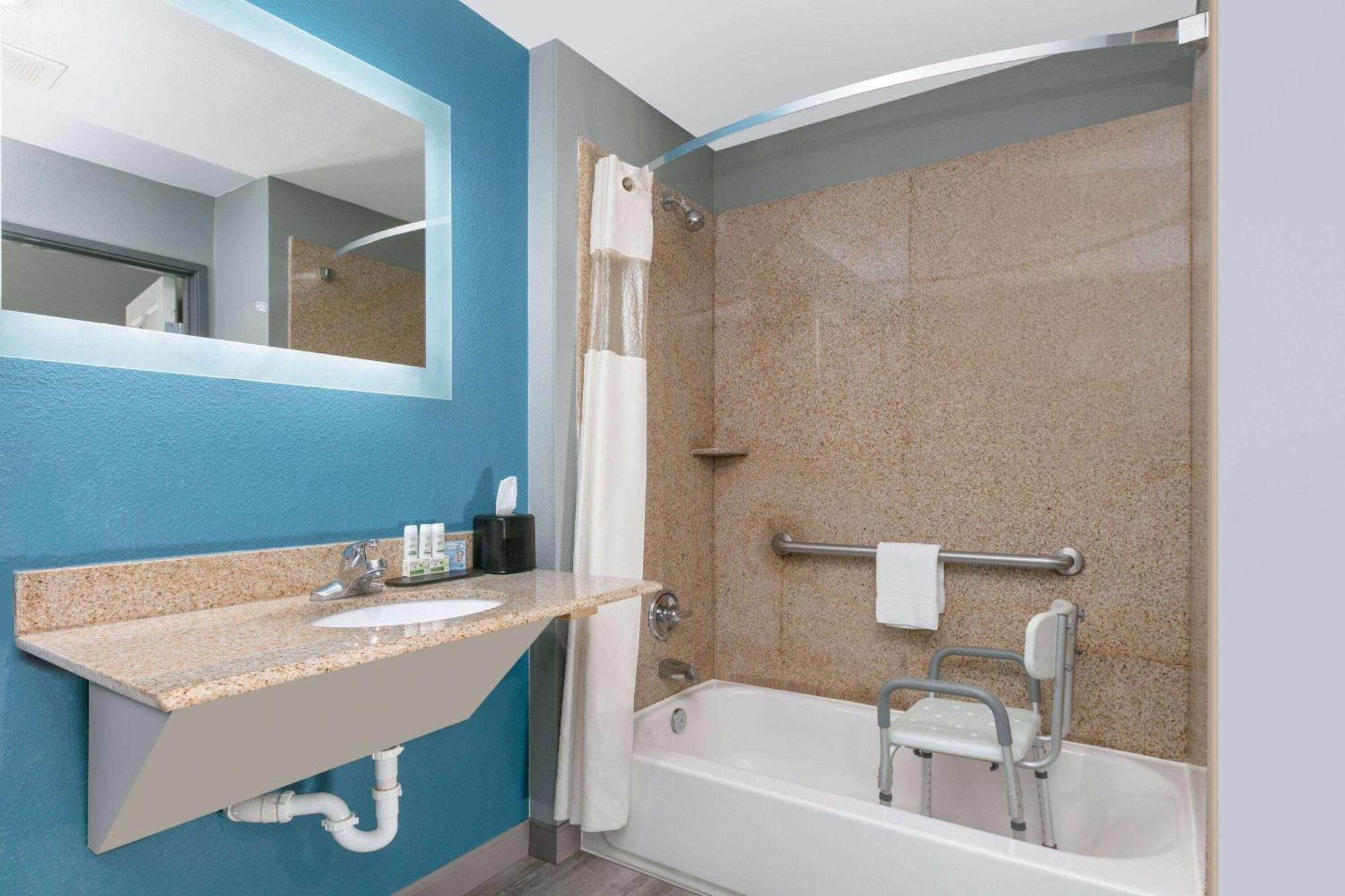 La Quinta By Wyndham Decatur Hotel Екстериор снимка